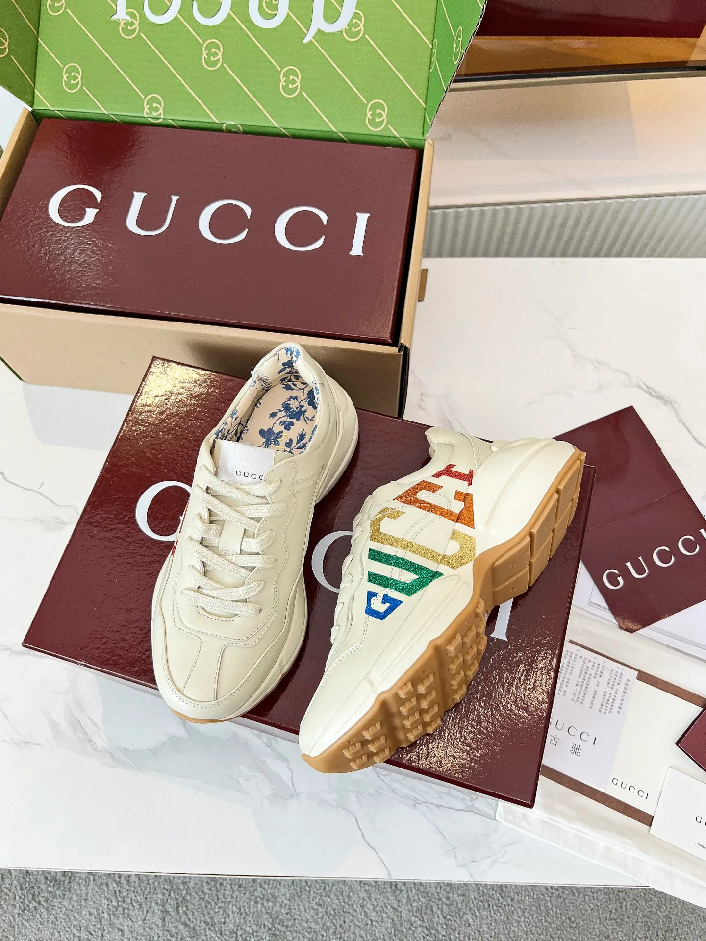 👟👟Ex-factory price 680👟👟Gucci dad shoes, make your luxury statement. Tired of the same? Keen to stand out from the crowd? Gucci dad shoes; just the style item your wardrobe is missing! Classic remodeling, retro revival: absorb the retro soul of the 1990s and inject Gucci’s contemporary aesthetic genes. The iconic thick silhouette, bold lines and layered design instantly awaken your retro trend DNA and become the absolute visual focus on the street. 👟👟👟 The glory of Double G is everywhere: The classic Double G logo is everywhere, either eye-catchingly embellished, or quietly integrated into the details of the shoe body. This is not only a brand symbol, but also a silent declaration of your extraordinary taste and identity. Wearing it will bring you aura with every step you take. Luxurious materials, expert craftsmanship: Gucci never compromises on quality. We select top-quality leather, high-quality fabrics and high-tech synthetic materials, and create them through exquisite craftsmanship. Every stitch and every inch of fabric tells the luxurious heritage of Made in Italy, which is durable and lasts forever. Matching code: 35-40 39-45